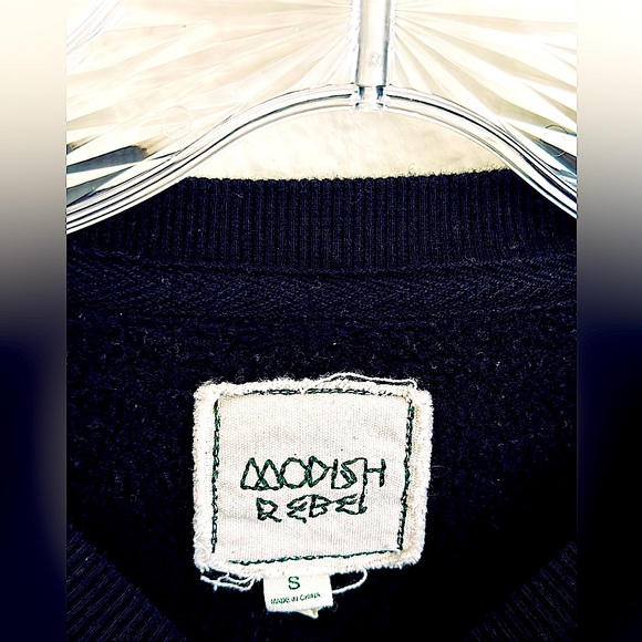 Excellent Condition Modish Rebel “Thine Own Self Be True” Embroidered Sweatshirt - Picture 2 of 3